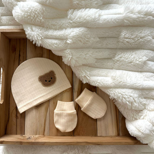 Ensemble « Petit Ourson » bonnet et moufles  (0–3 mois) Beige