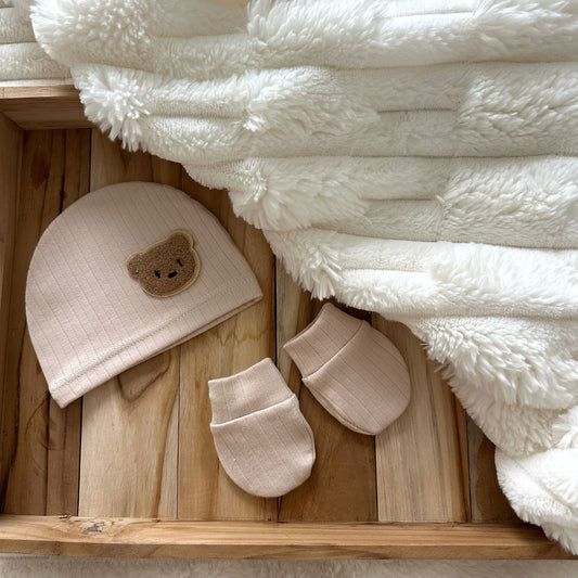 Ensemble « Petit Ourson » bonnet et moufles  (0–3 mois) Taupe